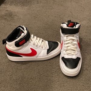 Nike Court Borough Mid 2 Very Good Condition Women size 9 or Big Kid size 7